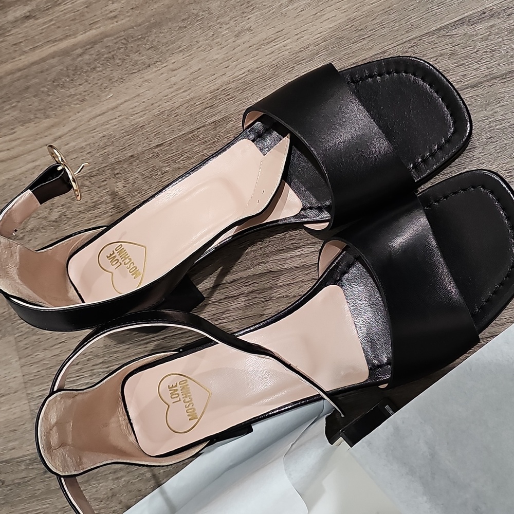 Moschino Love Heart Buckle Leather Block Heels Sandals 39 Black NIB - Picture 5 of 6